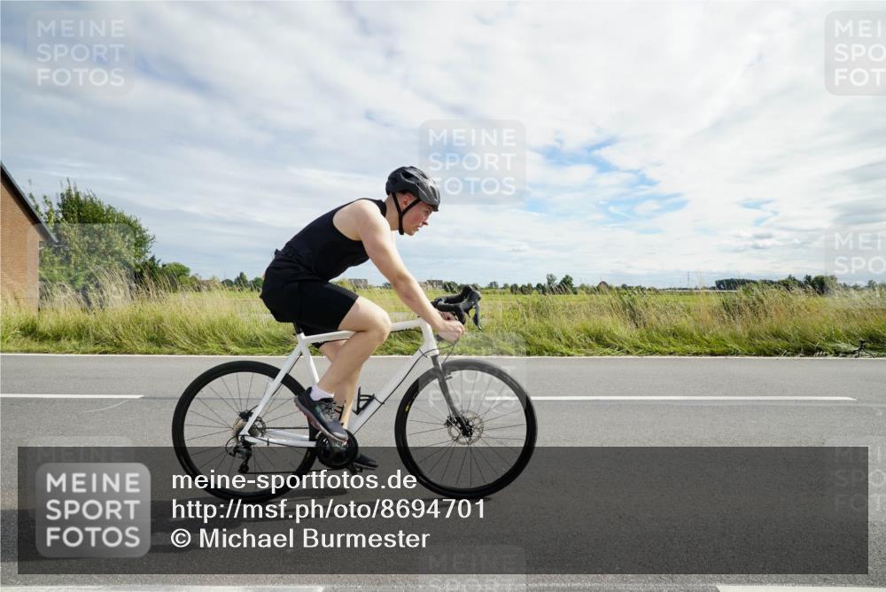 31.08.2025 - Elbe Triathlon Hamburg Michael Burmester http://msf.ph/oto/8694701 31.08.2025 15:34:13 Radfahren  meine-sportfotos.de