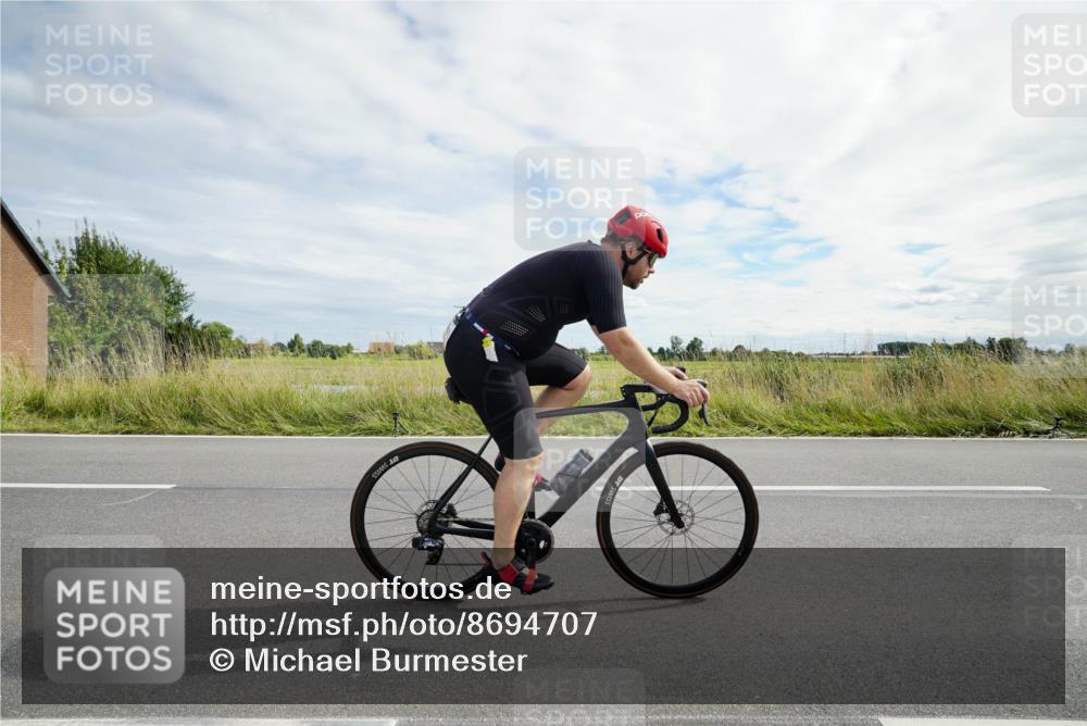 31.08.2025 - Elbe Triathlon Hamburg Michael Burmester http://msf.ph/oto/8694707 31.08.2025 15:34:55 Radfahren  meine-sportfotos.de
