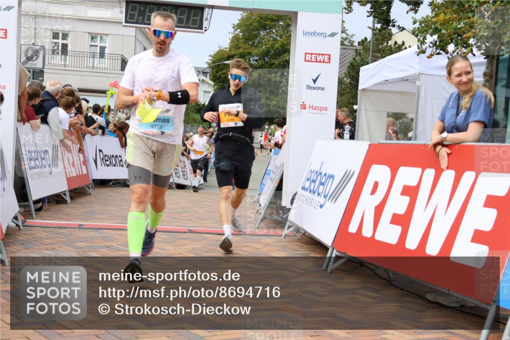 31.08.2025 - 21. Blankeneser Heldenlauf Strokosch-Dieckow http://msf.ph/oto/8694716 31.08.2025 12:35:00 Ziel 5266, 5515, 5689, 4267, 4373 meine-sportfotos.de