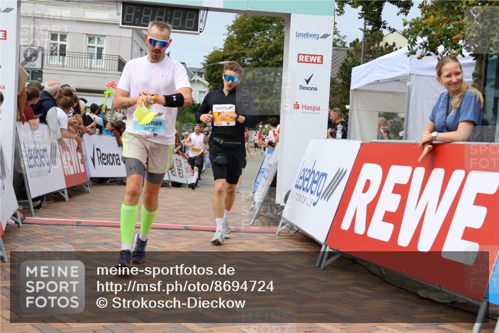 31.08.2025 - 21. Blankeneser Heldenlauf Strokosch-Dieckow http://msf.ph/oto/8694724 31.08.2025 12:35:00 Ziel 5266, 5515, 5689, 4267, 4373 meine-sportfotos.de