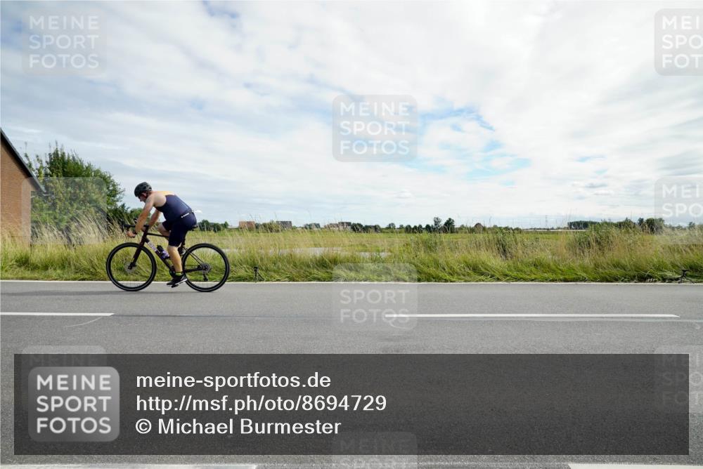31.08.2025 - Elbe Triathlon Hamburg Michael Burmester http://msf.ph/oto/8694729 31.08.2025 15:36:34 Radfahren  meine-sportfotos.de
