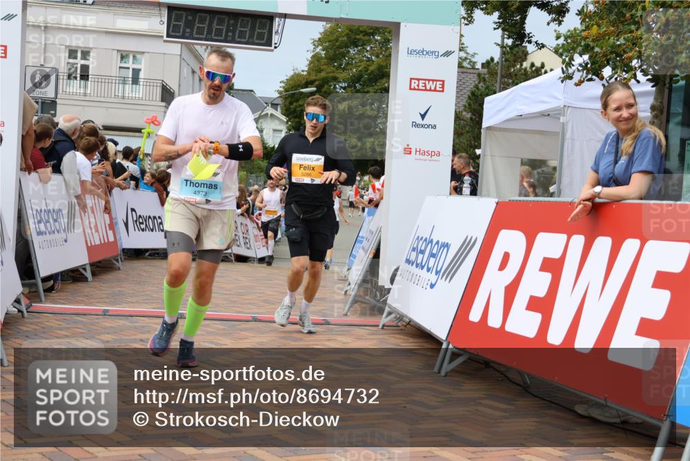 31.08.2025 - 21. Blankeneser Heldenlauf Strokosch-Dieckow http://msf.ph/oto/8694732 31.08.2025 12:34:59 Ziel 5266, 5515, 4267, 4373 meine-sportfotos.de