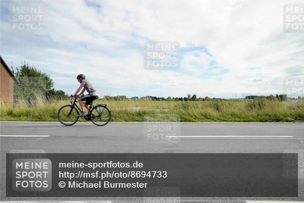 31.08.2025 - Elbe Triathlon Hamburg Michael Burmester http://msf.ph/oto/8694733 31.08.2025 15:36:44 Radfahren  meine-sportfotos.de