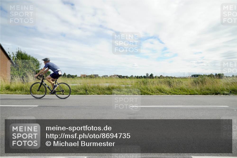 31.08.2025 - Elbe Triathlon Hamburg Michael Burmester http://msf.ph/oto/8694735 31.08.2025 15:37:07 Radfahren  meine-sportfotos.de