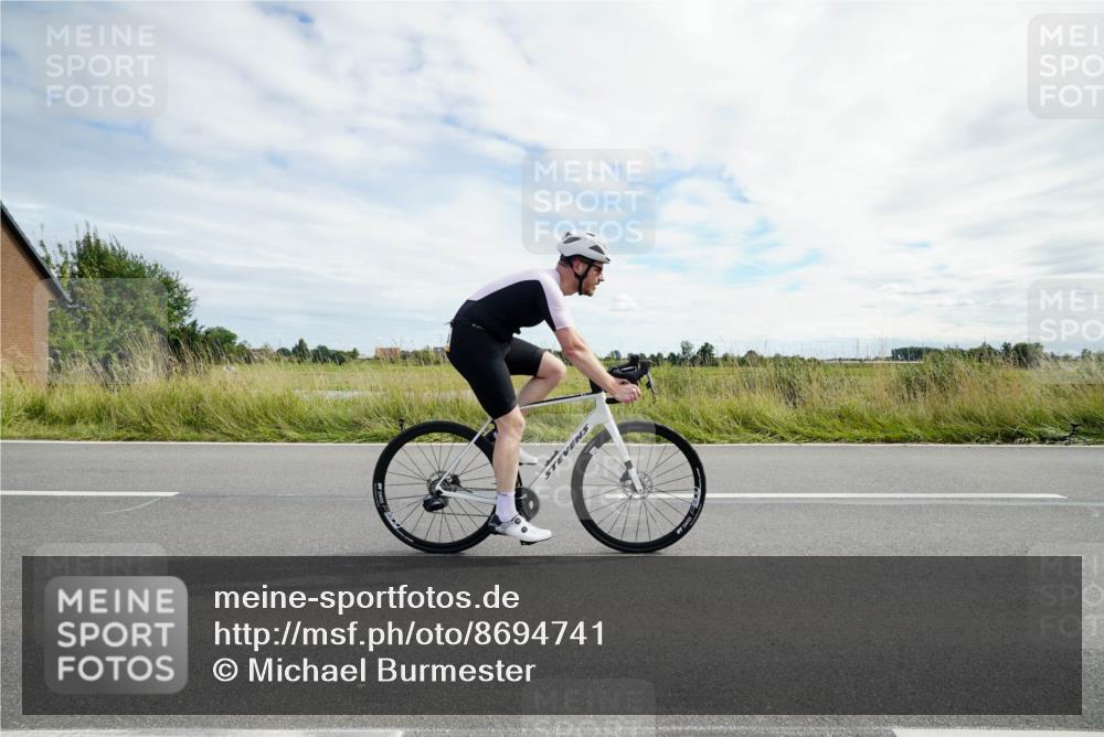 31.08.2025 - Elbe Triathlon Hamburg Michael Burmester http://msf.ph/oto/8694741 31.08.2025 15:37:42 Radfahren  meine-sportfotos.de