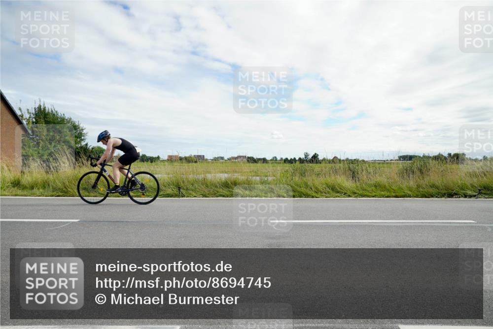 31.08.2025 - Elbe Triathlon Hamburg Michael Burmester http://msf.ph/oto/8694745 31.08.2025 15:38:06 Radfahren  meine-sportfotos.de
