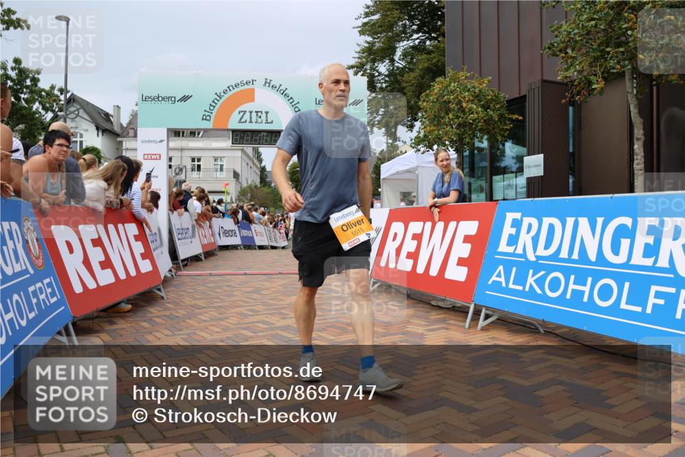 31.08.2025 - 21. Blankeneser Heldenlauf Strokosch-Dieckow http://msf.ph/oto/8694747 31.08.2025 12:34:56 Ziel 5266, 5083, 5515, 4373 meine-sportfotos.de