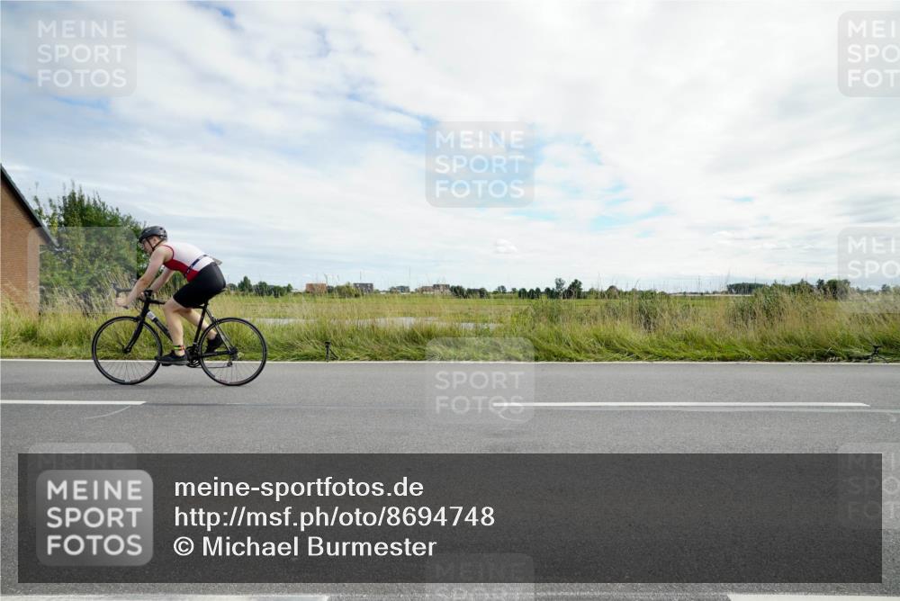 31.08.2025 - Elbe Triathlon Hamburg Michael Burmester http://msf.ph/oto/8694748 31.08.2025 15:38:09 Radfahren  meine-sportfotos.de