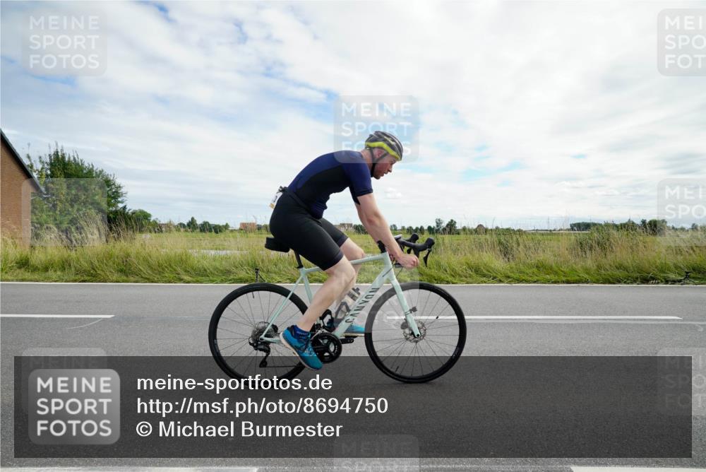 31.08.2025 - Elbe Triathlon Hamburg Michael Burmester http://msf.ph/oto/8694750 31.08.2025 15:38:33 Radfahren  meine-sportfotos.de