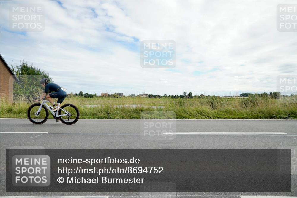 31.08.2025 - Elbe Triathlon Hamburg Michael Burmester http://msf.ph/oto/8694752 31.08.2025 15:39:05 Radfahren  meine-sportfotos.de