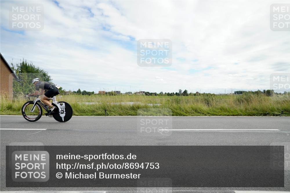 31.08.2025 - Elbe Triathlon Hamburg Michael Burmester http://msf.ph/oto/8694753 31.08.2025 15:39:12 Radfahren  meine-sportfotos.de
