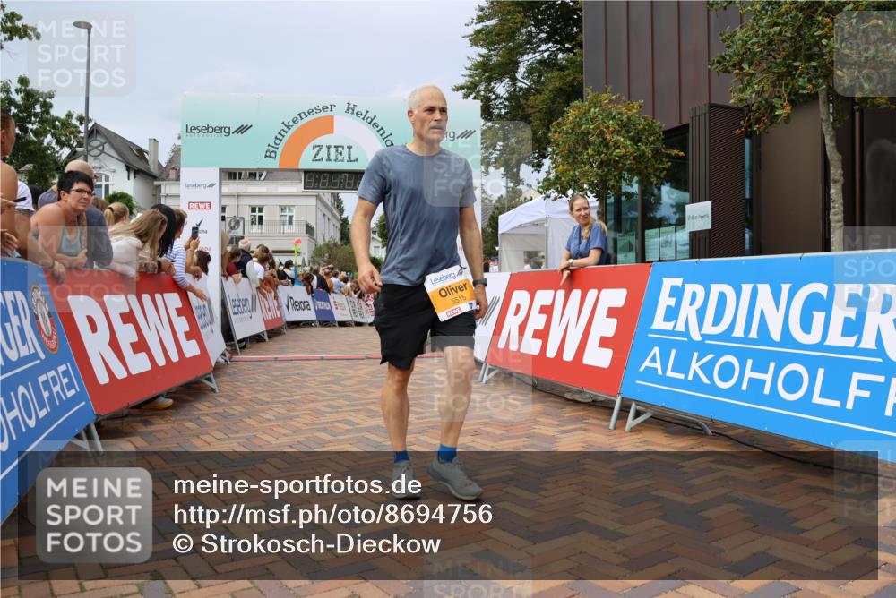 31.08.2025 - 21. Blankeneser Heldenlauf Strokosch-Dieckow http://msf.ph/oto/8694756 31.08.2025 12:34:56 Ziel 5266, 5083, 5515, 4373 meine-sportfotos.de