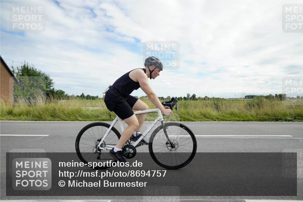 31.08.2025 - Elbe Triathlon Hamburg Michael Burmester http://msf.ph/oto/8694757 31.08.2025 15:39:19 Radfahren  meine-sportfotos.de
