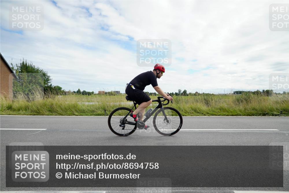 31.08.2025 - Elbe Triathlon Hamburg Michael Burmester http://msf.ph/oto/8694758 31.08.2025 15:39:20 Radfahren  meine-sportfotos.de