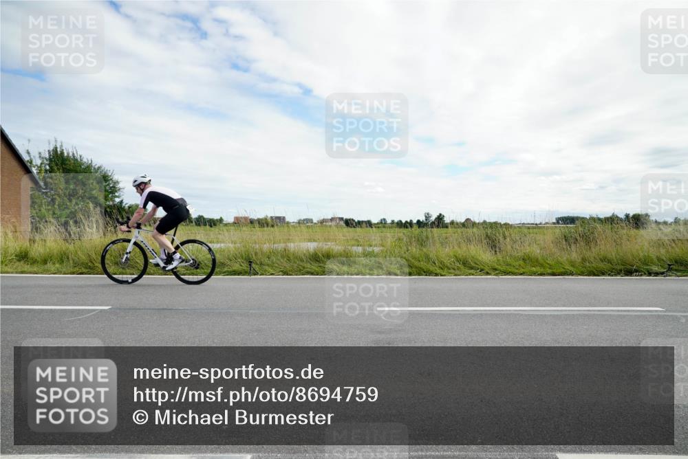 31.08.2025 - Elbe Triathlon Hamburg Michael Burmester http://msf.ph/oto/8694759 31.08.2025 15:39:43 Radfahren  meine-sportfotos.de