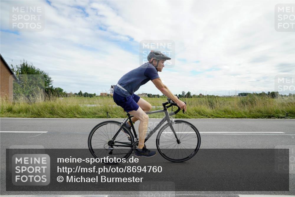 31.08.2025 - Elbe Triathlon Hamburg Michael Burmester http://msf.ph/oto/8694760 31.08.2025 15:39:45 Radfahren  meine-sportfotos.de