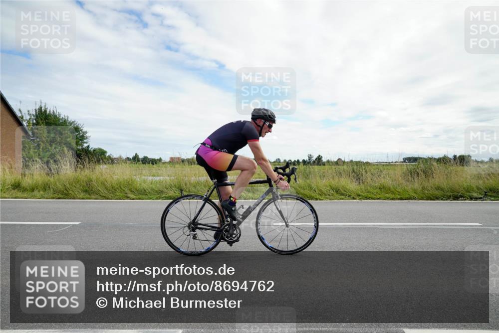 31.08.2025 - Elbe Triathlon Hamburg Michael Burmester http://msf.ph/oto/8694762 31.08.2025 15:39:50 Radfahren  meine-sportfotos.de