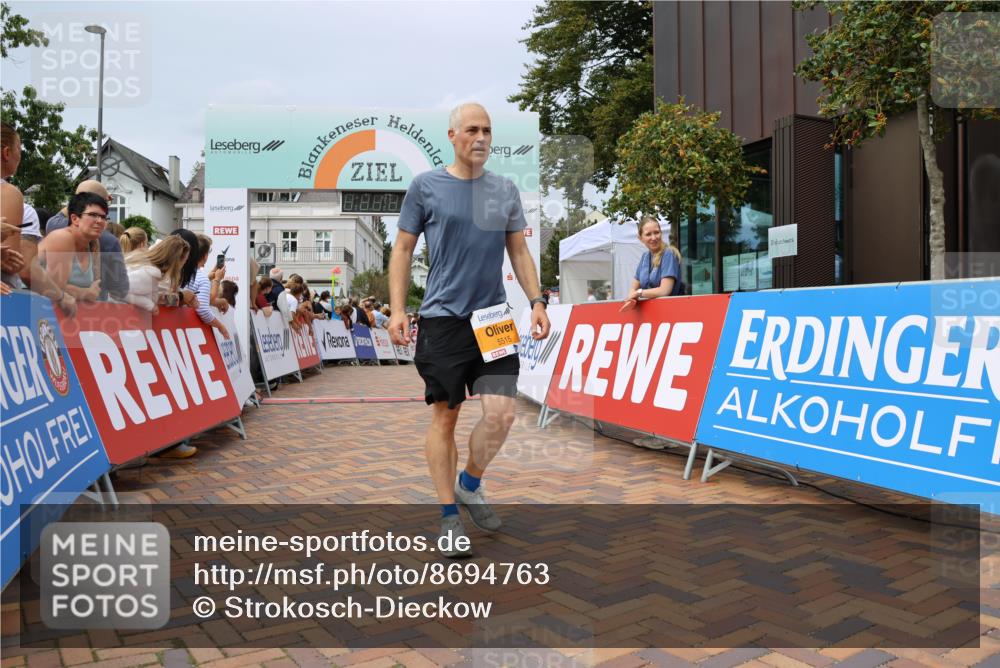 31.08.2025 - 21. Blankeneser Heldenlauf Strokosch-Dieckow http://msf.ph/oto/8694763 31.08.2025 12:34:56 Ziel 5266, 5083, 5515, 4373 meine-sportfotos.de