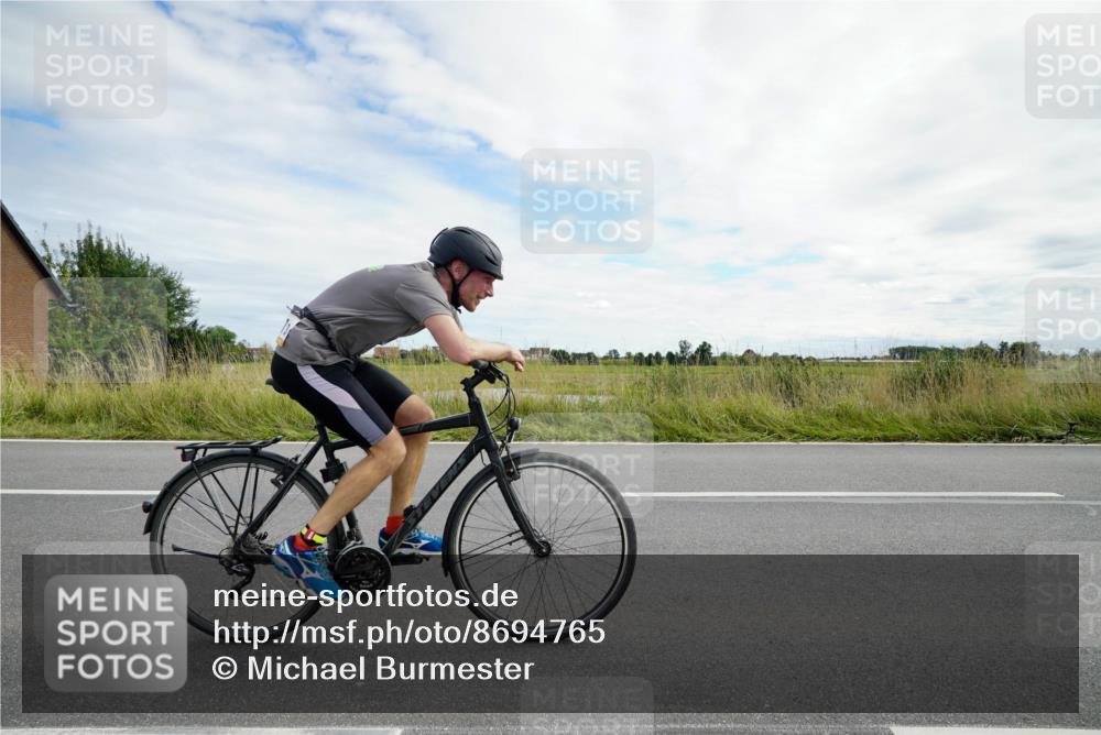 31.08.2025 - Elbe Triathlon Hamburg Michael Burmester http://msf.ph/oto/8694765 31.08.2025 15:40:03 Radfahren  meine-sportfotos.de
