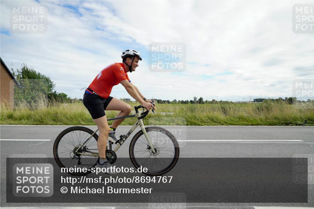 31.08.2025 - Elbe Triathlon Hamburg Michael Burmester http://msf.ph/oto/8694767 31.08.2025 15:40:36 Radfahren  meine-sportfotos.de
