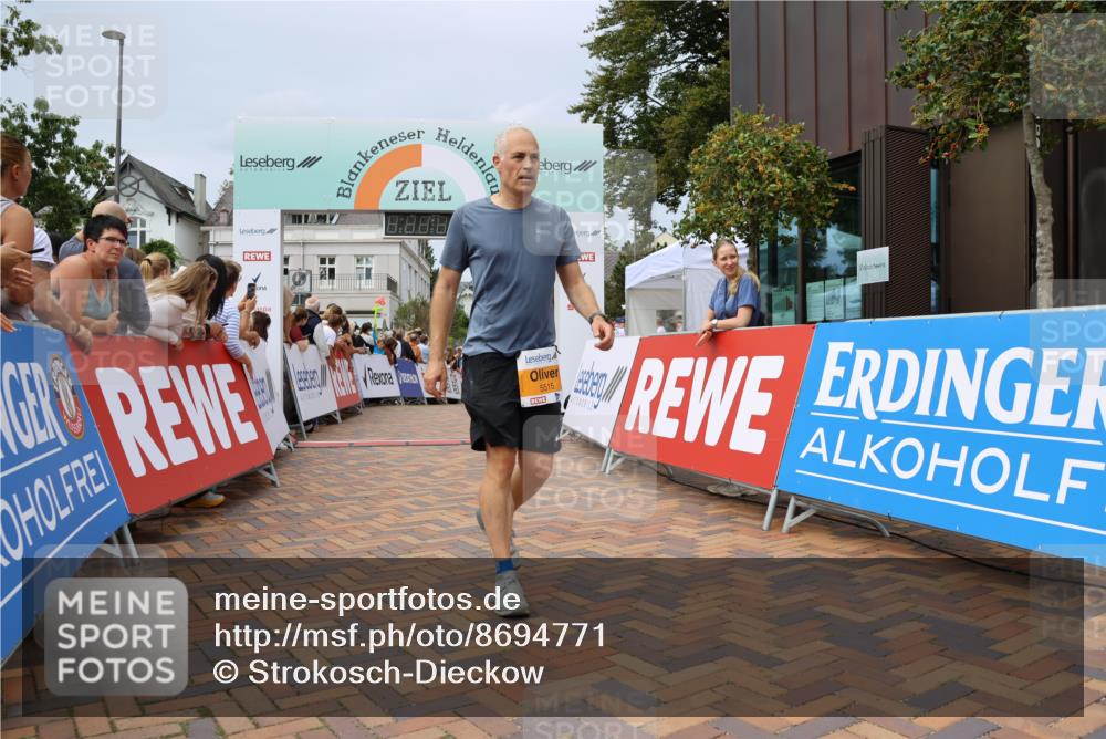 31.08.2025 - 21. Blankeneser Heldenlauf Strokosch-Dieckow http://msf.ph/oto/8694771 31.08.2025 12:34:56 Ziel 5266, 5083, 5515, 4373 meine-sportfotos.de