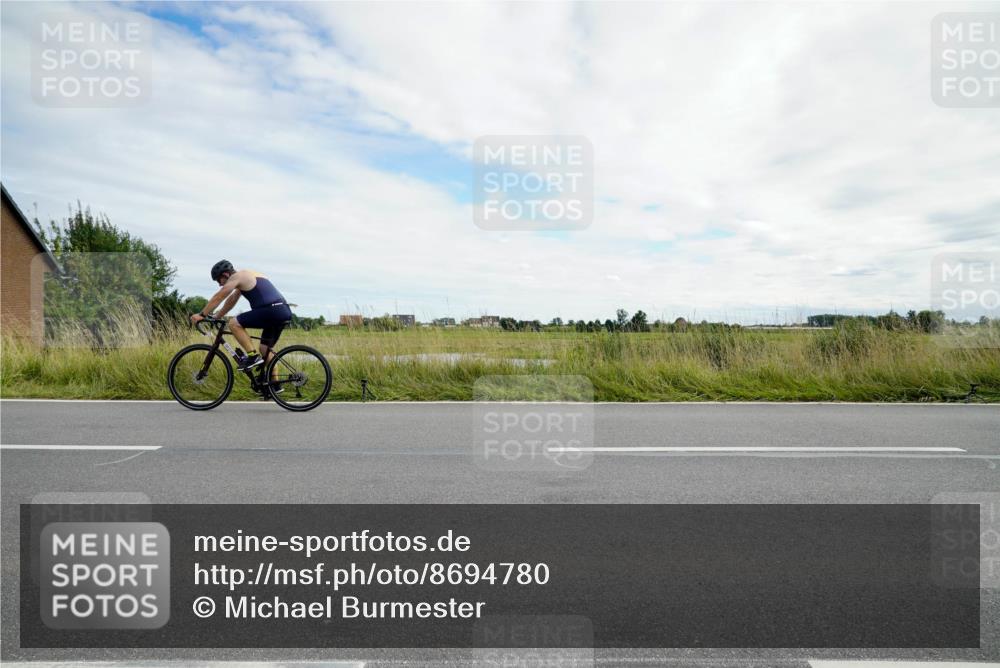 31.08.2025 - Elbe Triathlon Hamburg Michael Burmester http://msf.ph/oto/8694780 31.08.2025 15:41:32 Radfahren  meine-sportfotos.de