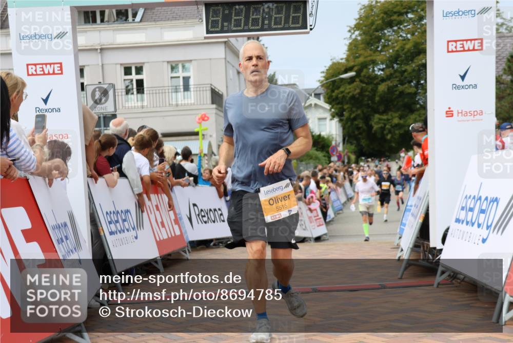 31.08.2025 - 21. Blankeneser Heldenlauf Strokosch-Dieckow http://msf.ph/oto/8694785 31.08.2025 12:34:54 Ziel 5083, 5515, 5169 meine-sportfotos.de