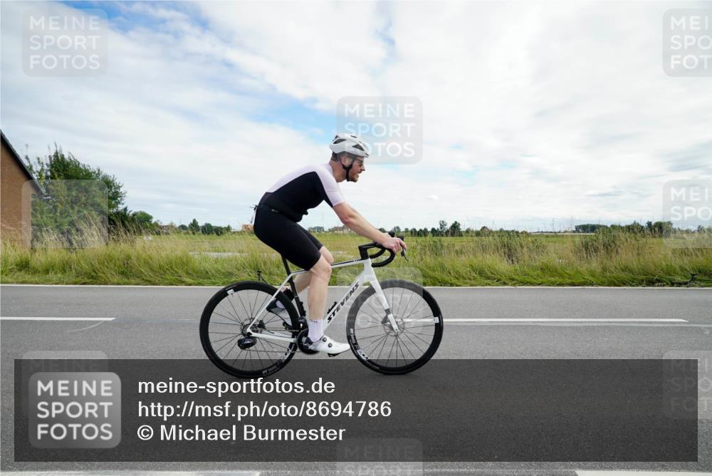 31.08.2025 - Elbe Triathlon Hamburg Michael Burmester http://msf.ph/oto/8694786 31.08.2025 15:42:25 Radfahren  meine-sportfotos.de