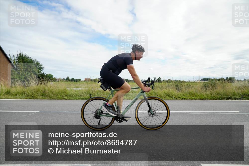 31.08.2025 - Elbe Triathlon Hamburg Michael Burmester http://msf.ph/oto/8694787 31.08.2025 15:42:38 Radfahren  meine-sportfotos.de