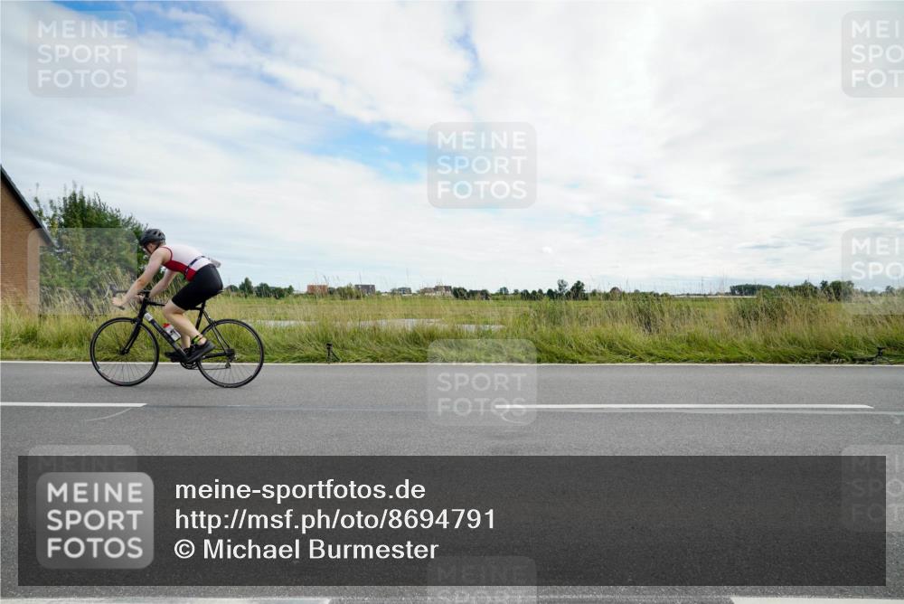 31.08.2025 - Elbe Triathlon Hamburg Michael Burmester http://msf.ph/oto/8694791 31.08.2025 15:43:02 Radfahren  meine-sportfotos.de