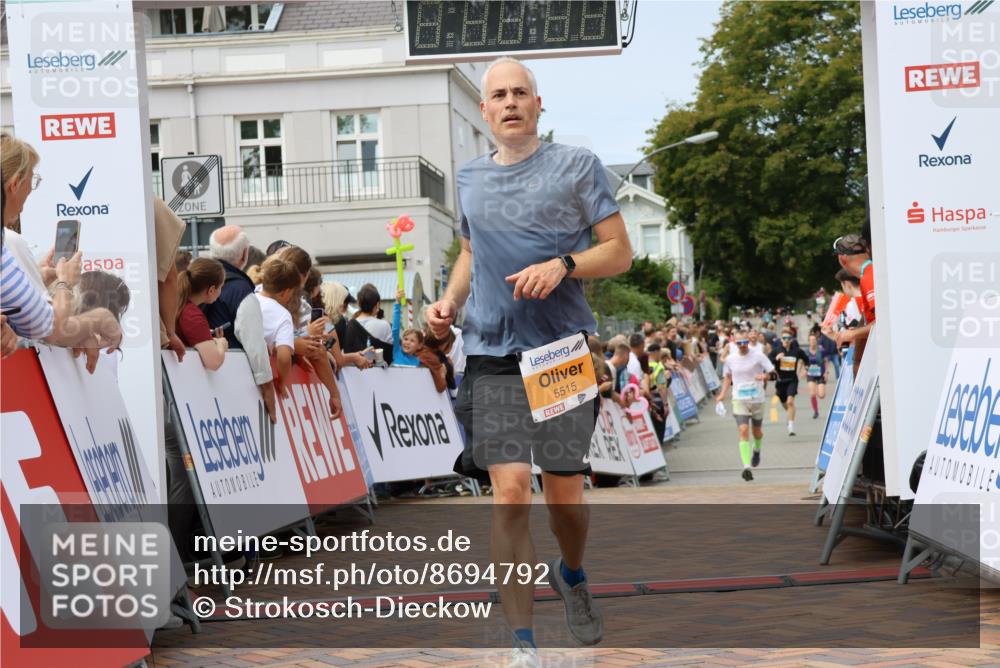 31.08.2025 - 21. Blankeneser Heldenlauf Strokosch-Dieckow http://msf.ph/oto/8694792 31.08.2025 12:34:54 Ziel 5083, 5515, 5169 meine-sportfotos.de
