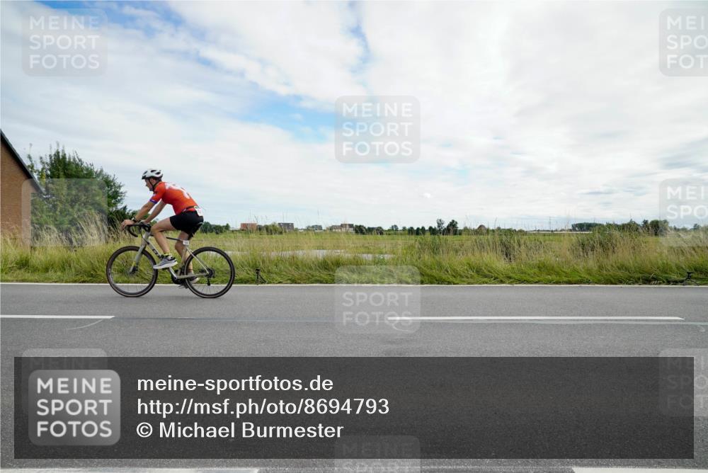 31.08.2025 - Elbe Triathlon Hamburg Michael Burmester http://msf.ph/oto/8694793 31.08.2025 15:43:16 Radfahren  meine-sportfotos.de