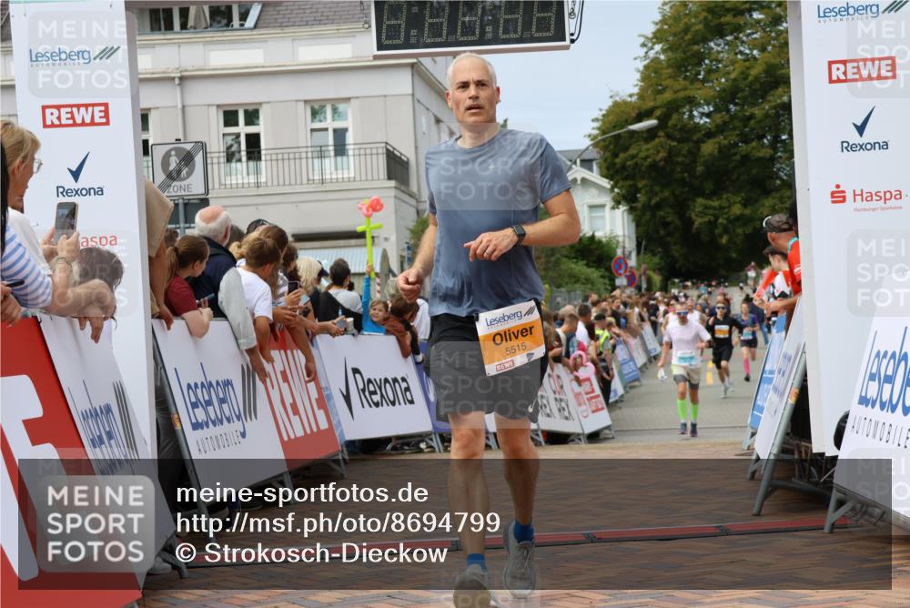 31.08.2025 - 21. Blankeneser Heldenlauf Strokosch-Dieckow http://msf.ph/oto/8694799 31.08.2025 12:34:54 Ziel 5083, 5515, 5169 meine-sportfotos.de