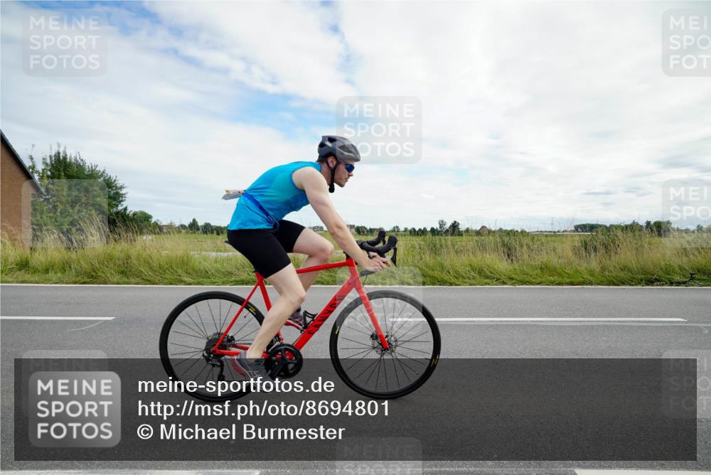 31.08.2025 - Elbe Triathlon Hamburg Michael Burmester http://msf.ph/oto/8694801 31.08.2025 15:44:00 Radfahren  meine-sportfotos.de
