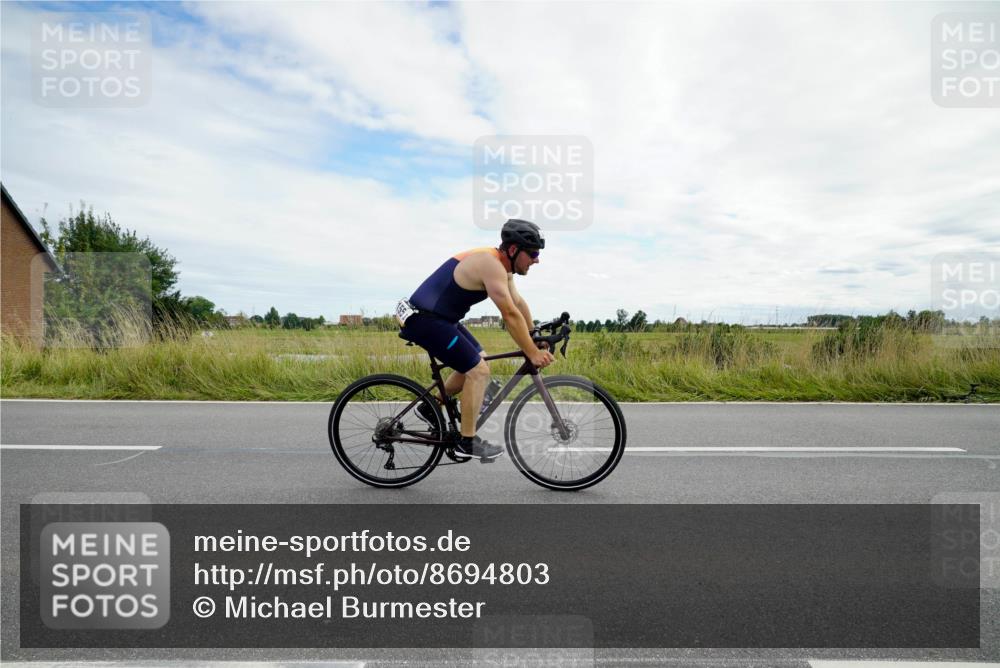 31.08.2025 - Elbe Triathlon Hamburg Michael Burmester http://msf.ph/oto/8694803 31.08.2025 15:44:23 Radfahren  meine-sportfotos.de