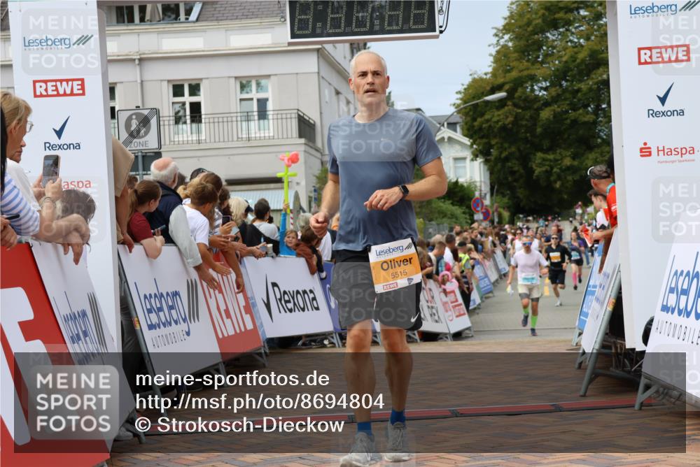 31.08.2025 - 21. Blankeneser Heldenlauf Strokosch-Dieckow http://msf.ph/oto/8694804 31.08.2025 12:34:54 Ziel 5083, 5515, 5169 meine-sportfotos.de