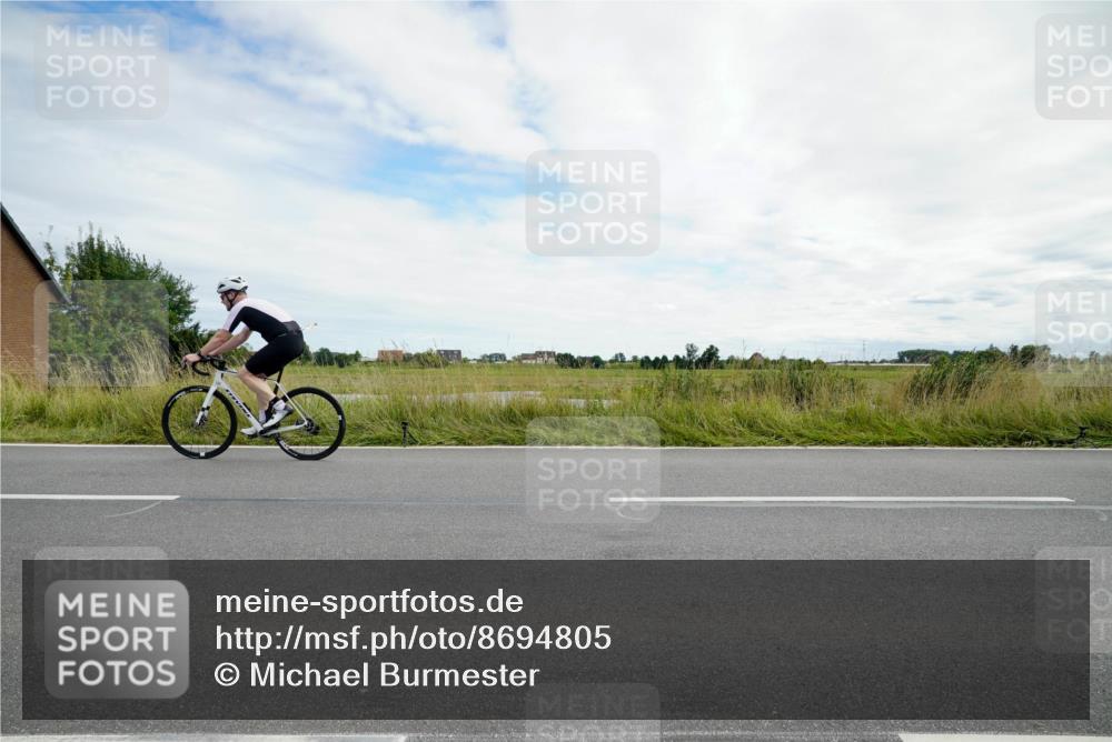 31.08.2025 - Elbe Triathlon Hamburg Michael Burmester http://msf.ph/oto/8694805 31.08.2025 15:44:29 Radfahren  meine-sportfotos.de