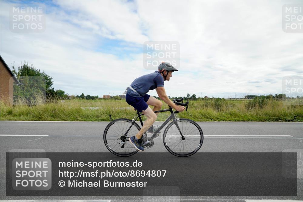 31.08.2025 - Elbe Triathlon Hamburg Michael Burmester http://msf.ph/oto/8694807 31.08.2025 15:44:32 Radfahren  meine-sportfotos.de