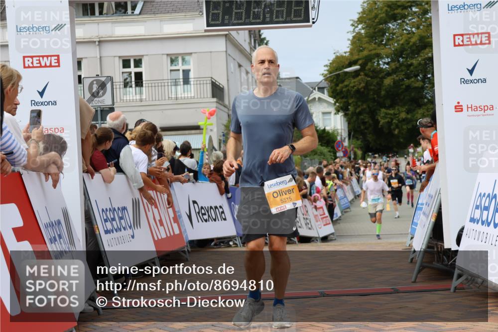 31.08.2025 - 21. Blankeneser Heldenlauf Strokosch-Dieckow http://msf.ph/oto/8694810 31.08.2025 12:34:54 Ziel 5083, 5515, 5169 meine-sportfotos.de