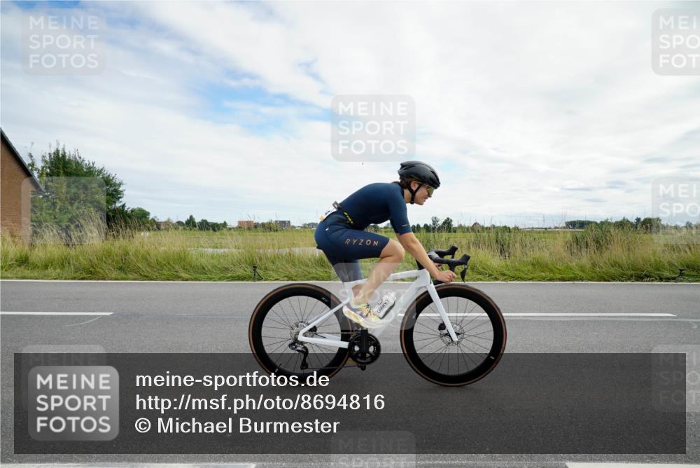 31.08.2025 - Elbe Triathlon Hamburg Michael Burmester http://msf.ph/oto/8694816 31.08.2025 15:46:00 Radfahren  meine-sportfotos.de