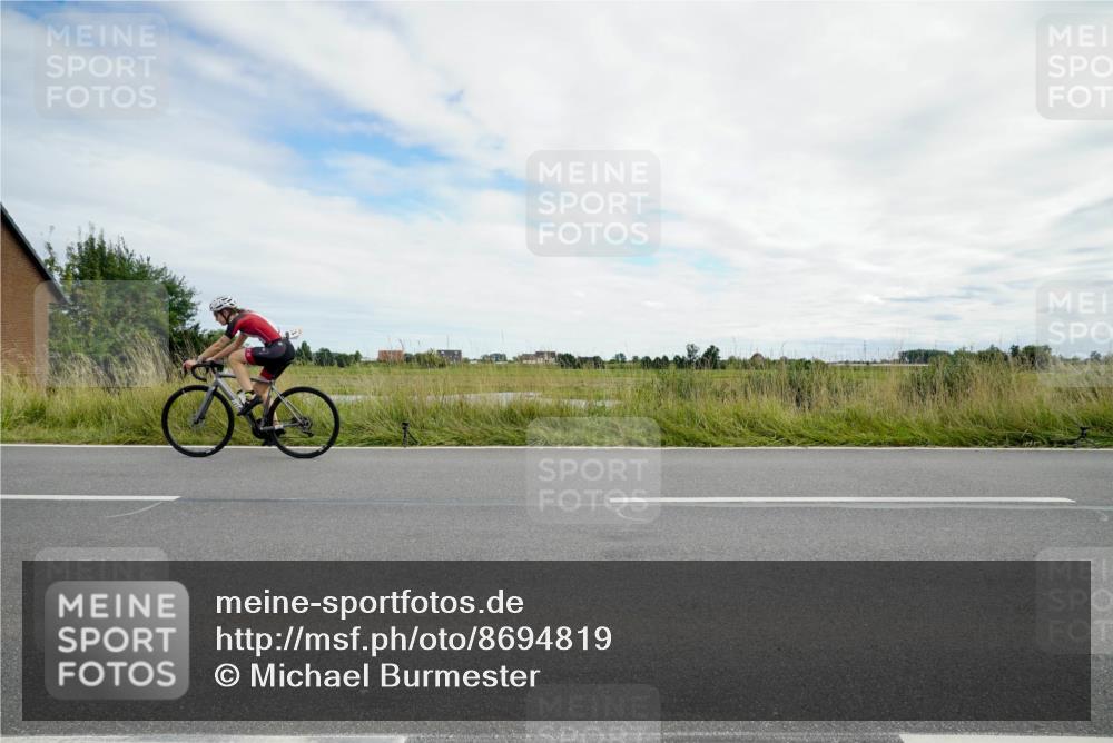31.08.2025 - Elbe Triathlon Hamburg Michael Burmester http://msf.ph/oto/8694819 31.08.2025 15:47:02 Radfahren  meine-sportfotos.de