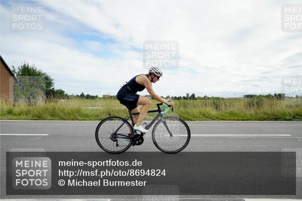 31.08.2025 - Elbe Triathlon Hamburg Michael Burmester http://msf.ph/oto/8694824 31.08.2025 15:47:40 Radfahren  meine-sportfotos.de