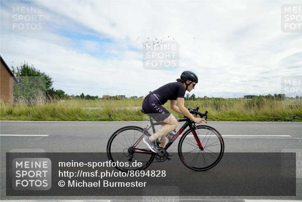 31.08.2025 - Elbe Triathlon Hamburg Michael Burmester http://msf.ph/oto/8694828 31.08.2025 15:48:05 Radfahren  meine-sportfotos.de
