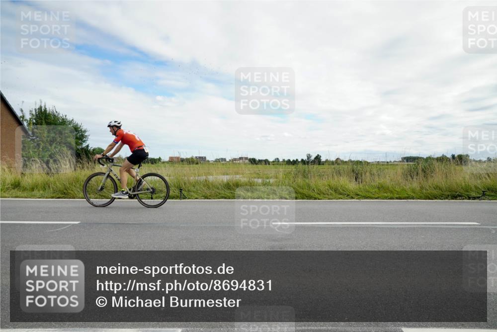 31.08.2025 - Elbe Triathlon Hamburg Michael Burmester http://msf.ph/oto/8694831 31.08.2025 15:49:15 Radfahren  meine-sportfotos.de