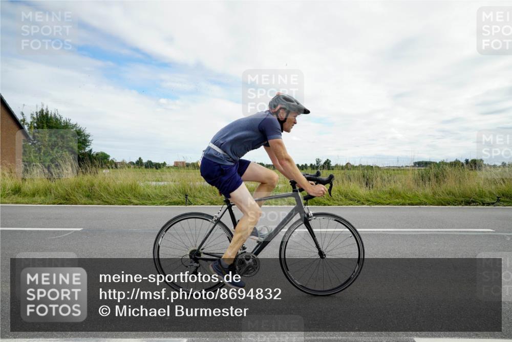 31.08.2025 - Elbe Triathlon Hamburg Michael Burmester http://msf.ph/oto/8694832 31.08.2025 15:49:20 Radfahren  meine-sportfotos.de