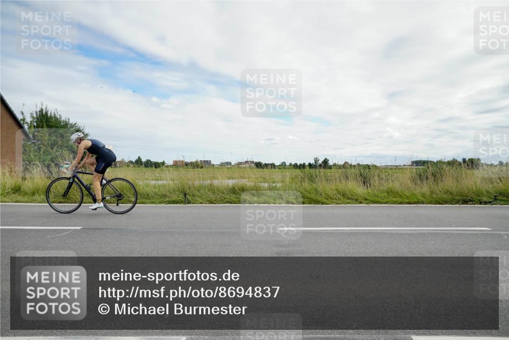 31.08.2025 - Elbe Triathlon Hamburg Michael Burmester http://msf.ph/oto/8694837 31.08.2025 15:49:43 Radfahren  meine-sportfotos.de