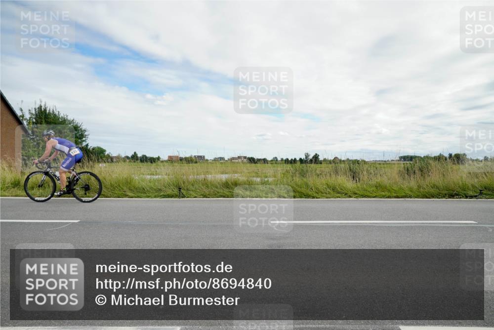 31.08.2025 - Elbe Triathlon Hamburg Michael Burmester http://msf.ph/oto/8694840 31.08.2025 15:49:46 Radfahren  meine-sportfotos.de