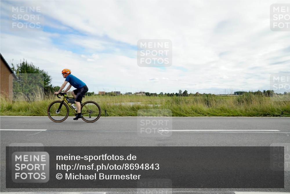 31.08.2025 - Elbe Triathlon Hamburg Michael Burmester http://msf.ph/oto/8694843 31.08.2025 15:50:12 Radfahren  meine-sportfotos.de