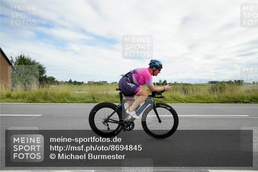 31.08.2025 - Elbe Triathlon Hamburg Michael Burmester http://msf.ph/oto/8694845 31.08.2025 15:51:41 Radfahren  meine-sportfotos.de