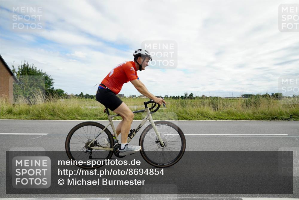31.08.2025 - Elbe Triathlon Hamburg Michael Burmester http://msf.ph/oto/8694854 31.08.2025 15:52:30 Radfahren  meine-sportfotos.de